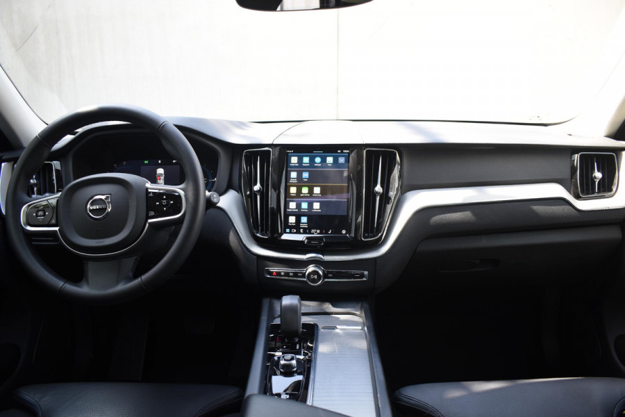 Volvo XC60 T6 350PK Plug-in hybrid AWD Plus Dark / Adaptive Cruise control / Stoelverwarming v+a / Stuurverwarming / Elektr. achterklep  / 360 Camera / Schuifdak / Trekhaak