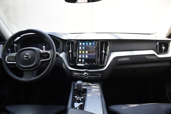Volvo XC60 T6 350PK Plug-in hybrid AWD Plus Dark / Adaptive Cruise control / Stoelverwarming v+a / Stuurverwarming / Elektr. achterklep  / 360 Camera / Schuifdak / Trekhaak