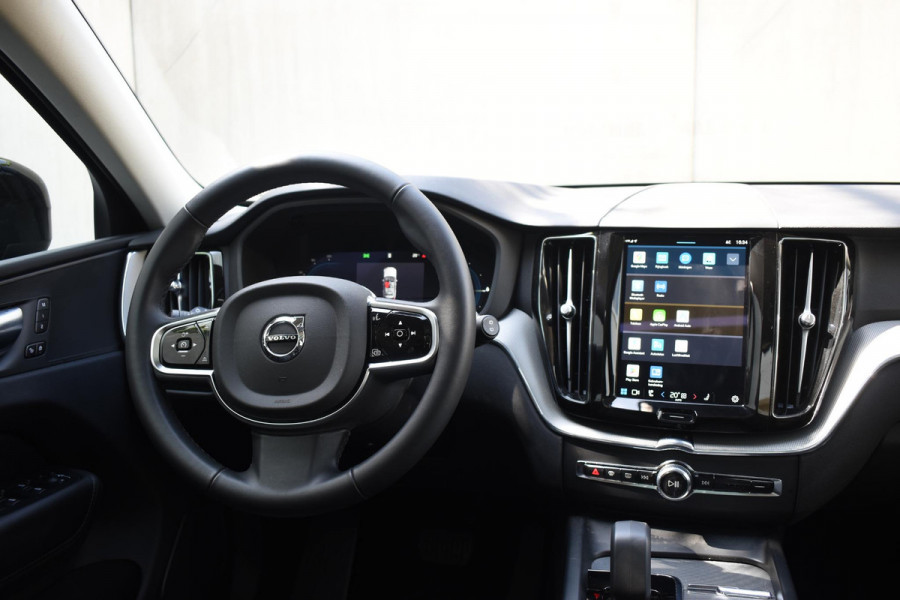 Volvo XC60 T6 350PK Plug-in hybrid AWD Plus Dark / Adaptive Cruise control / Stoelverwarming v+a / Stuurverwarming / Elektr. achterklep  / 360 Camera / Schuifdak / Trekhaak