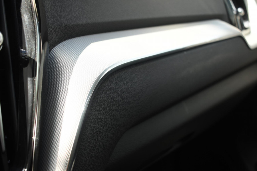 Volvo XC60 T6 350PK Plug-in hybrid AWD Plus Dark / Adaptive Cruise control / Stoelverwarming v+a / Stuurverwarming / Elektr. achterklep  / 360 Camera / Schuifdak / Trekhaak