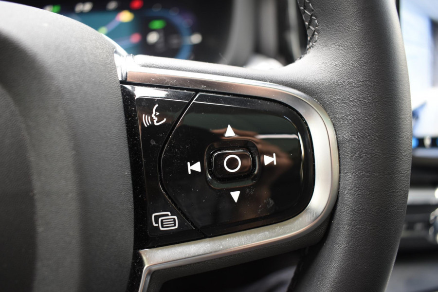Volvo XC60 T6 350PK Plug-in hybrid AWD Plus Dark / Adaptive Cruise control / Stoelverwarming v+a / Stuurverwarming / Elektr. achterklep  / 360 Camera / Schuifdak / Trekhaak