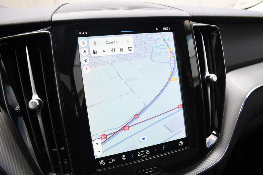 Volvo XC60 T6 350PK Plug-in hybrid AWD Plus Dark / Adaptive Cruise control / Stoelverwarming v+a / Stuurverwarming / Elektr. achterklep  / 360 Camera / Schuifdak / Trekhaak