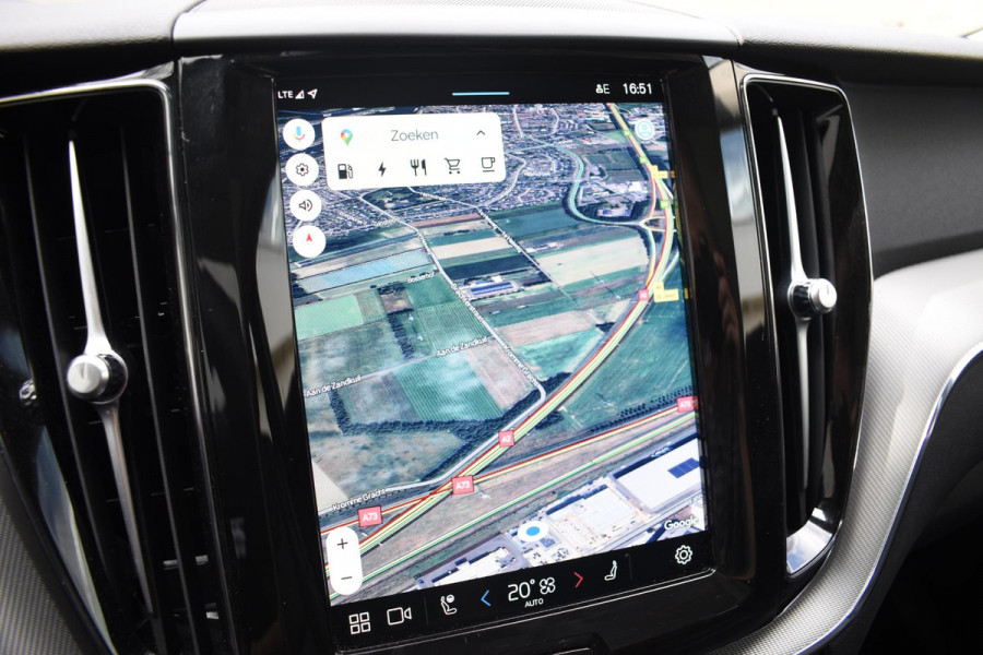 Volvo XC60 T6 350PK Plug-in hybrid AWD Plus Dark / Adaptive Cruise control / Stoelverwarming v+a / Stuurverwarming / Elektr. achterklep  / 360 Camera / Schuifdak / Trekhaak