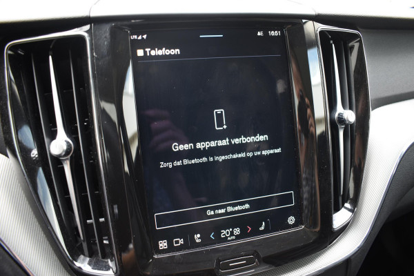 Volvo XC60 T6 350PK Plug-in hybrid AWD Plus Dark / Adaptive Cruise control / Stoelverwarming v+a / Stuurverwarming / Elektr. achterklep  / 360 Camera / Schuifdak / Trekhaak
