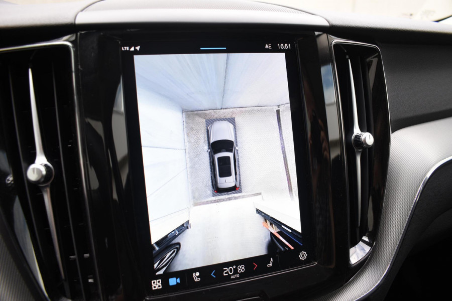 Volvo XC60 T6 350PK Plug-in hybrid AWD Plus Dark / Adaptive Cruise control / Stoelverwarming v+a / Stuurverwarming / Elektr. achterklep  / 360 Camera / Schuifdak / Trekhaak