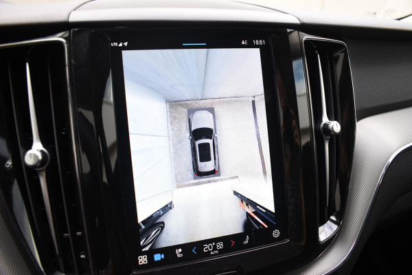 Volvo XC60 T6 350PK Plug-in hybrid AWD Plus Dark / Adaptive Cruise control / Stoelverwarming v+a / Stuurverwarming / Elektr. achterklep  / 360 Camera / Schuifdak / Trekhaak