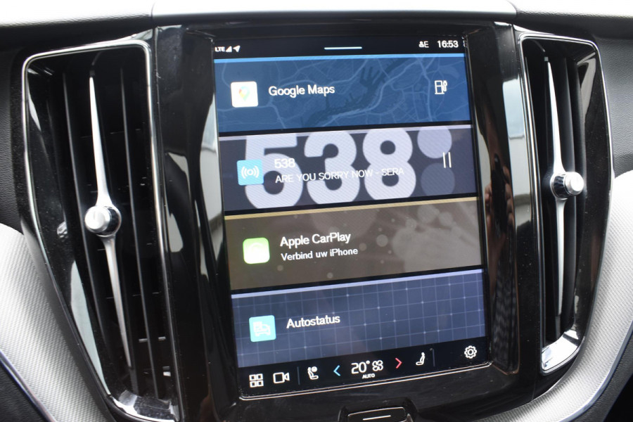 Volvo XC60 T6 350PK Plug-in hybrid AWD Plus Dark / Adaptive Cruise control / Stoelverwarming v+a / Stuurverwarming / Elektr. achterklep  / 360 Camera / Schuifdak / Trekhaak