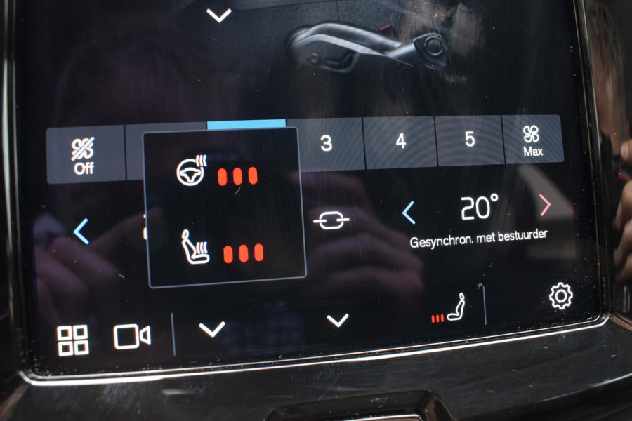 Volvo XC60 T6 350PK Plug-in hybrid AWD Plus Dark / Adaptive Cruise control / Stoelverwarming v+a / Stuurverwarming / Elektr. achterklep  / 360 Camera / Schuifdak / Trekhaak