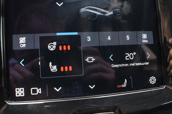 Volvo XC60 T6 350PK Plug-in hybrid AWD Plus Dark / Adaptive Cruise control / Stoelverwarming v+a / Stuurverwarming / Elektr. achterklep  / 360 Camera / Schuifdak / Trekhaak