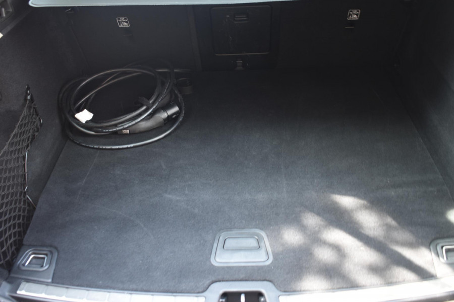 Volvo XC60 T6 350PK Plug-in hybrid AWD Plus Dark / Adaptive Cruise control / Stoelverwarming v+a / Stuurverwarming / Elektr. achterklep  / 360 Camera / Schuifdak / Trekhaak