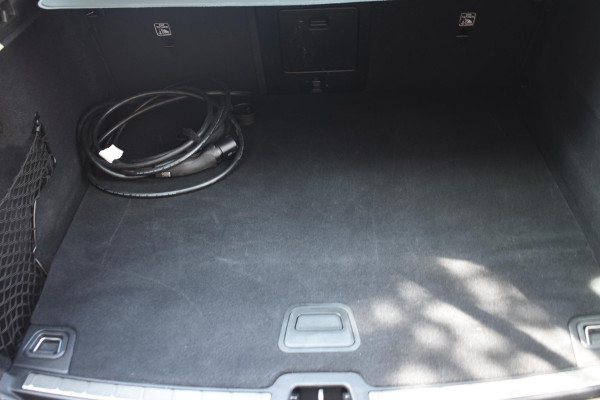 Volvo XC60 T6 350PK Plug-in hybrid AWD Plus Dark / Adaptive Cruise control / Stoelverwarming v+a / Stuurverwarming / Elektr. achterklep  / 360 Camera / Schuifdak / Trekhaak