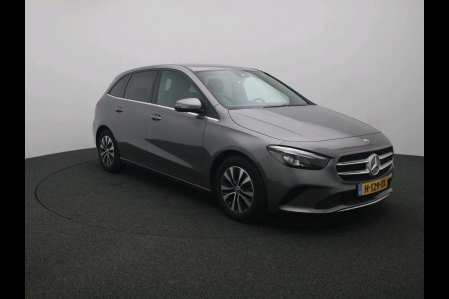 Mercedes-Benz B-Klasse 180 Business Solution | Stoelverwarming | Car Play | Ledkoplampen | Achteruitrijcamera | Spiegel Pakket | Inclusief 24 maanden Mercedes-Benz Certified garantie voor Europa.