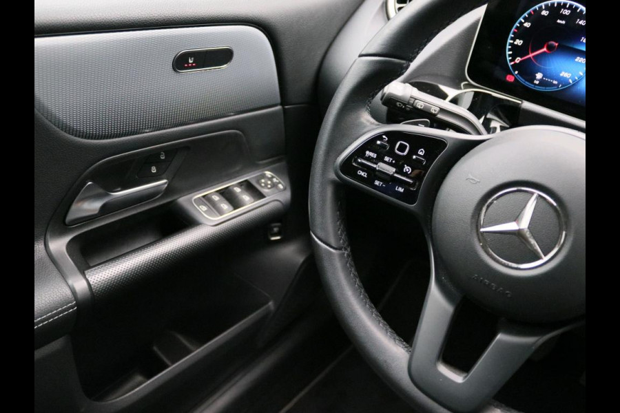 Mercedes-Benz B-Klasse 180 Business Solution | Stoelverwarming | Car Play | Ledkoplampen | Achteruitrijcamera | Spiegel Pakket | Inclusief 24 maanden Mercedes-Benz Certified garantie voor Europa.