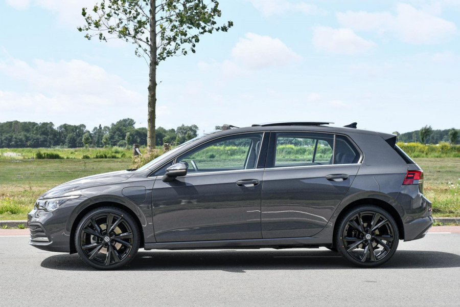 Volkswagen Golf 1.4 eHybrid Style. Pano, Memory, Massage, Camera, Trekhaak, Stuurvw, ACC, Sfeer, CarPlay!