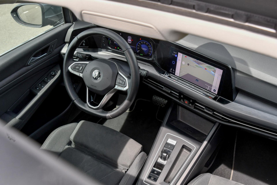Volkswagen Golf 1.4 eHybrid Style. Pano, Memory, Massage, Camera, Trekhaak, Stuurvw, ACC, Sfeer, CarPlay!