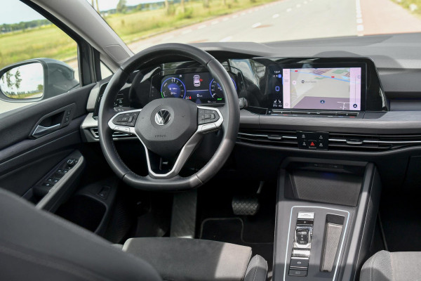 Volkswagen Golf 1.4 eHybrid Style. Pano, Memory, Massage, Camera, Trekhaak, Stuurvw, ACC, Sfeer, CarPlay!