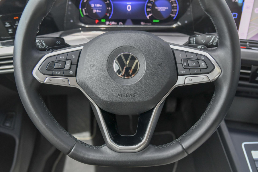 Volkswagen Golf 1.4 eHybrid Style. Pano, Memory, Massage, Camera, Trekhaak, Stuurvw, ACC, Sfeer, CarPlay!