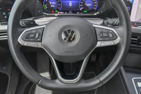 Volkswagen Golf 1.4 eHybrid Style. Pano, Memory, Massage, Camera, Trekhaak, Stuurvw, ACC, Sfeer, CarPlay!