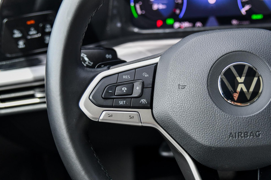 Volkswagen Golf 1.4 eHybrid Style. Pano, Memory, Massage, Camera, Trekhaak, Stuurvw, ACC, Sfeer, CarPlay!