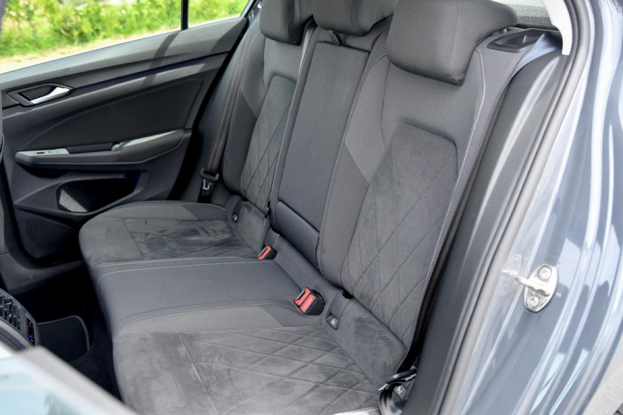 Volkswagen Golf 1.4 eHybrid Style. Pano, Memory, Massage, Camera, Trekhaak, Stuurvw, ACC, Sfeer, CarPlay!