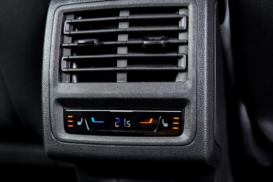 Volkswagen Golf 1.4 eHybrid Style. Pano, Memory, Massage, Camera, Trekhaak, Stuurvw, ACC, Sfeer, CarPlay!