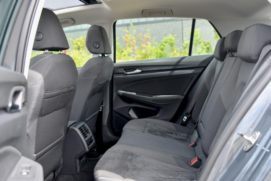 Volkswagen Golf 1.4 eHybrid Style. Pano, Memory, Massage, Camera, Trekhaak, Stuurvw, ACC, Sfeer, CarPlay!