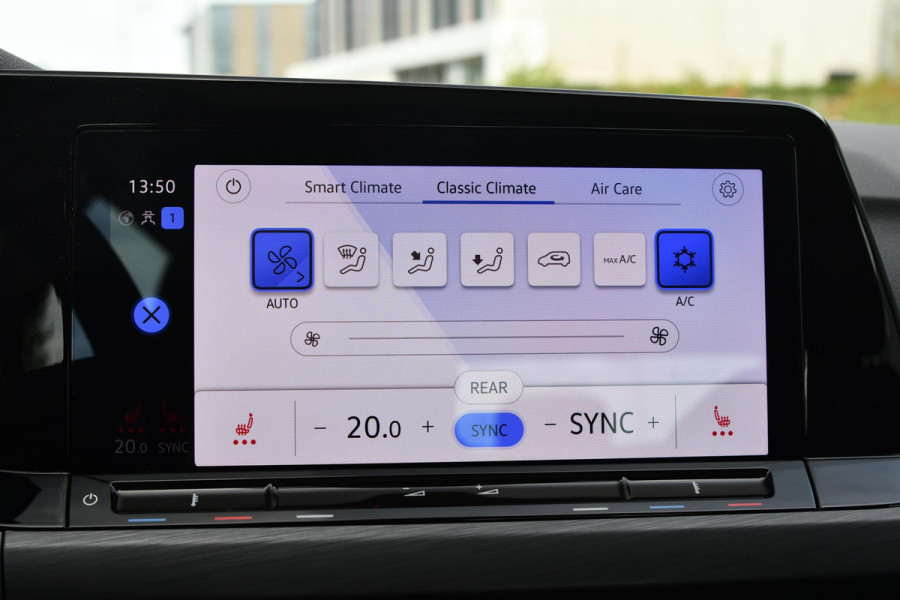 Volkswagen Golf 1.4 eHybrid Style. Pano, Memory, Massage, Camera, Trekhaak, Stuurvw, ACC, Sfeer, CarPlay!