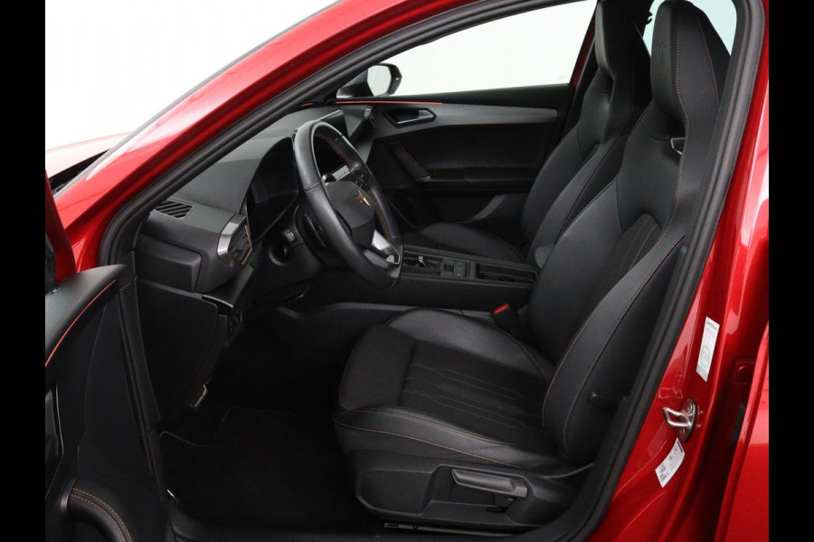 CUPRA Leon 1.4 e-Hybrid | Stoel & stuurverwarming | Carplay | Camera | Adaptive cruise | Sfeerverlichting | Navigatie | Park Assist | Keyless | Full LED | PHEV