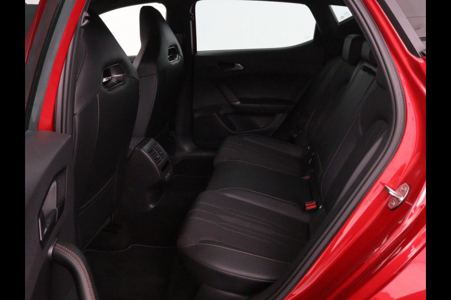 CUPRA Leon 1.4 e-Hybrid | Stoel & stuurverwarming | Carplay | Camera | Adaptive cruise | Sfeerverlichting | Navigatie | Park Assist | Keyless | Full LED | PHEV