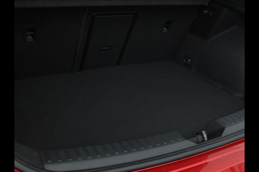 CUPRA Leon 1.4 e-Hybrid | Stoel & stuurverwarming | Carplay | Camera | Adaptive cruise | Sfeerverlichting | Navigatie | Park Assist | Keyless | Full LED | PHEV