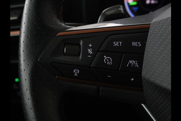 CUPRA Leon 1.4 e-Hybrid | Stoel & stuurverwarming | Carplay | Camera | Adaptive cruise | Sfeerverlichting | Navigatie | Park Assist | Keyless | Full LED | PHEV