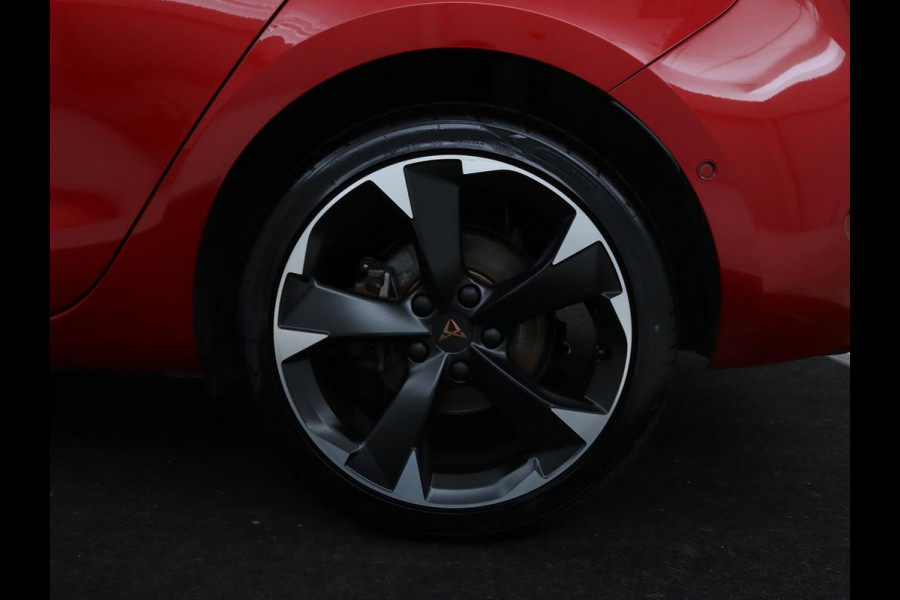 CUPRA Leon 1.4 e-Hybrid | Stoel & stuurverwarming | Carplay | Camera | Adaptive cruise | Sfeerverlichting | Navigatie | Park Assist | Keyless | Full LED | PHEV