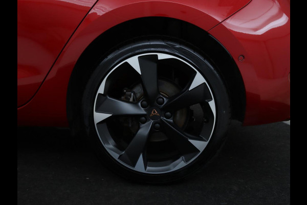 CUPRA Leon 1.4 e-Hybrid | Stoel & stuurverwarming | Carplay | Camera | Adaptive cruise | Sfeerverlichting | Navigatie | Park Assist | Keyless | Full LED | PHEV