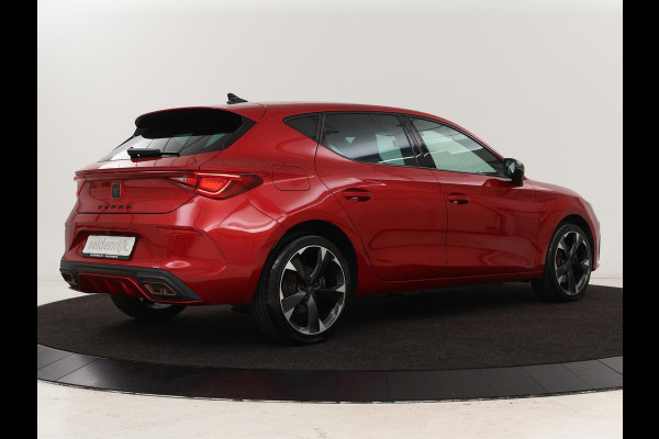 CUPRA Leon 1.4 e-Hybrid | Stoel & stuurverwarming | Carplay | Camera | Adaptive cruise | Sfeerverlichting | Navigatie | Park Assist | Keyless | Full LED | PHEV