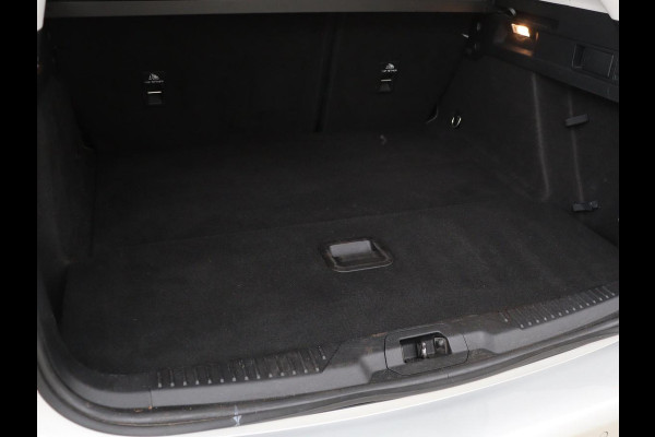 Ford Focus 1.0 EcoBoost Hybrid Trend Edition Business | Camera | Carplay | Full LED | Navigatie | Sportstoelen | Airco | Cruise control | Parkeerhulp | Bluetooth