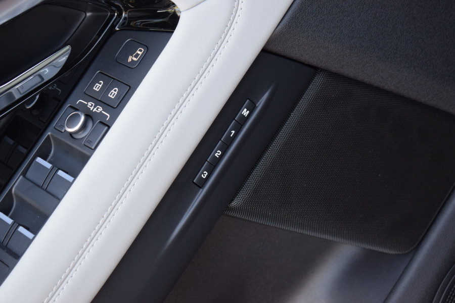 Land Rover Range Rover Evoque 1.5 P300e AWD R-Dynamic SE | 309 PK | Meridian | Leer | Memory | CarPlay
