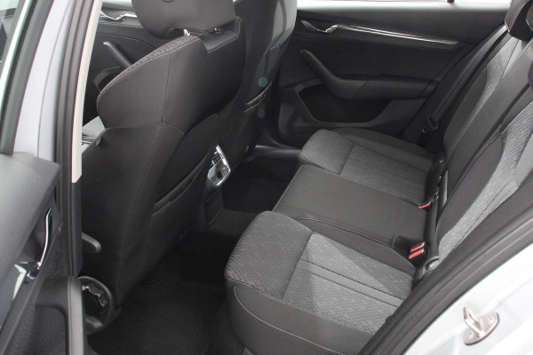 Škoda Octavia Combi 1.0 e-TSI 110pk MHEV DSG Style | Navigatie | Apple Carplay/Android Auto | Parkeersensor achter | Camera | Adaptive Cruise Control | Stoelverwarming | Ledverlichting | Climate Control