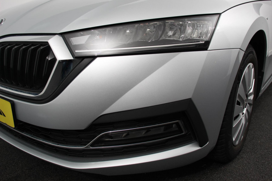 Škoda Octavia Combi 1.0 e-TSI 110pk MHEV DSG Style | Navigatie | Apple Carplay/Android Auto | Parkeersensor achter | Camera | Adaptive Cruise Control | Stoelverwarming | Ledverlichting | Climate Control