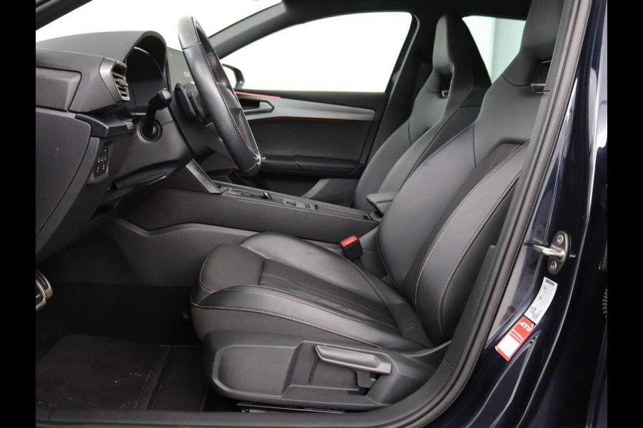 CUPRA Leon 1.4 e-Hybrid | Carplay | Camera | Stoel & Stuurverwarming | Adaptive Cruise | Full LED | Navigatie | DAB+ | LMV 18 inch