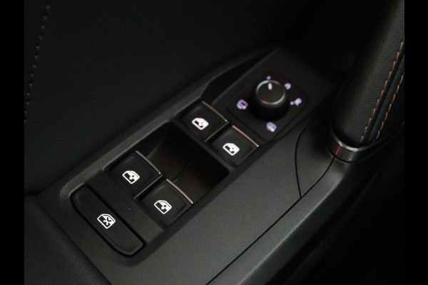 CUPRA Leon 1.4 e-Hybrid | Carplay | Camera | Stoel & Stuurverwarming | Adaptive Cruise | Full LED | Navigatie | DAB+ | LMV 18 inch