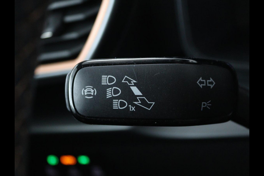 CUPRA Leon 1.4 e-Hybrid | Carplay | Camera | Stoel & Stuurverwarming | Adaptive Cruise | Full LED | Navigatie | DAB+ | LMV 18 inch