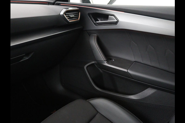 CUPRA Leon 1.4 e-Hybrid | Carplay | Camera | Stoel & Stuurverwarming | Adaptive Cruise | Full LED | Navigatie | DAB+ | LMV 18 inch