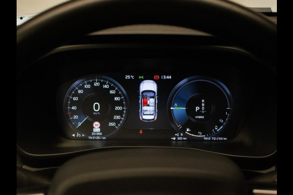 Volvo XC40 1.5 T5 Twin Sport (APPLE CARPLAY,NAVI,CAMERA,LED,XENON,STOELVERWARMING,TREKHAAK,GETINT,CRUISE,CLIMATE,NETTESTAAT)