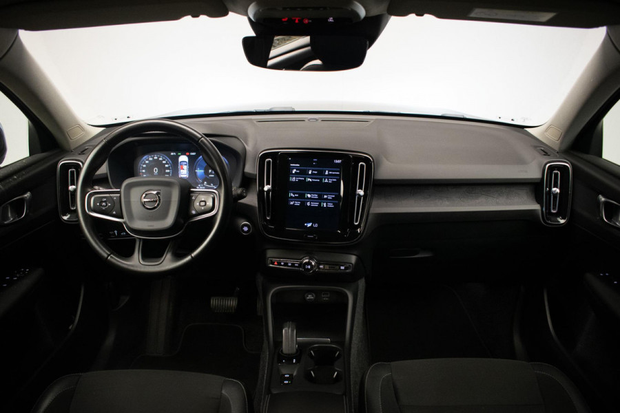 Volvo XC40 1.5 T5 Twin Sport (APPLE CARPLAY,NAVI,CAMERA,LED,XENON,STOELVERWARMING,TREKHAAK,GETINT,CRUISE,CLIMATE,NETTESTAAT)