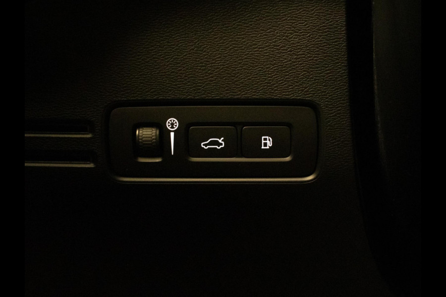 Volvo XC40 1.5 T5 Twin Sport (APPLE CARPLAY,NAVI,CAMERA,LED,XENON,STOELVERWARMING,TREKHAAK,GETINT,CRUISE,CLIMATE,NETTESTAAT)