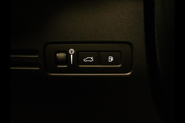 Volvo XC40 1.5 T5 Twin Sport (APPLE CARPLAY,NAVI,CAMERA,LED,XENON,STOELVERWARMING,TREKHAAK,GETINT,CRUISE,CLIMATE,NETTESTAAT)