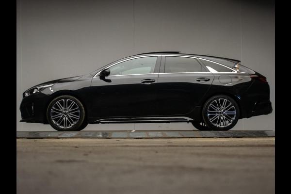 Kia ProCeed 1.4 T-GDI GT-PlusLine (PANORAMADAK,APPLE CARPLAY,XENON,STOELVERWARMING,SPORTSTOELEN,CAMERA,DODEHOEK,PDC,NETTESTAAT)