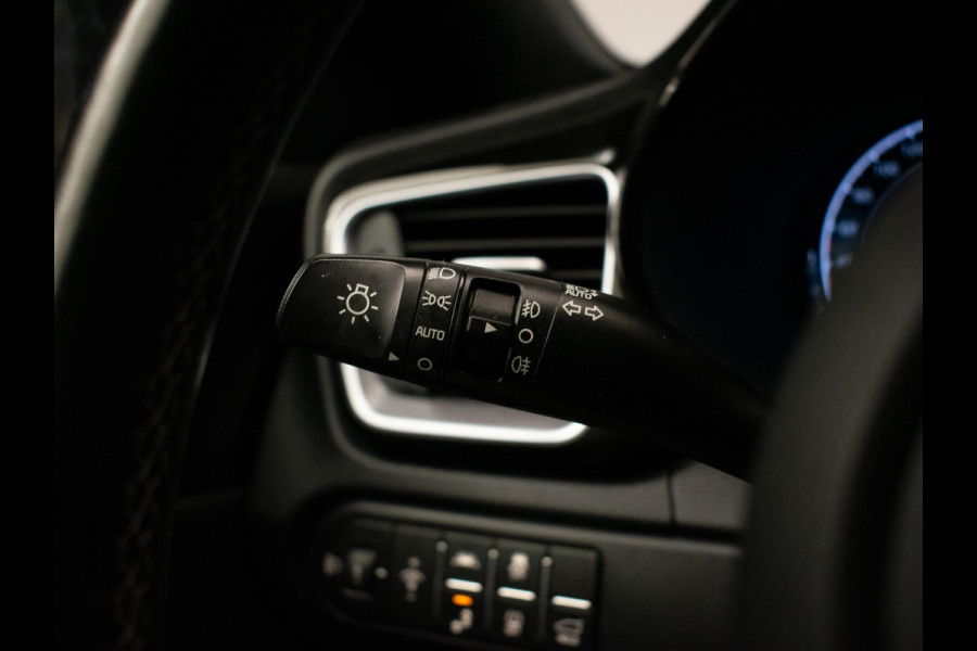 Kia ProCeed 1.4 T-GDI GT-PlusLine (PANORAMADAK,APPLE CARPLAY,XENON,STOELVERWARMING,SPORTSTOELEN,CAMERA,DODEHOEK,PDC,NETTESTAAT)