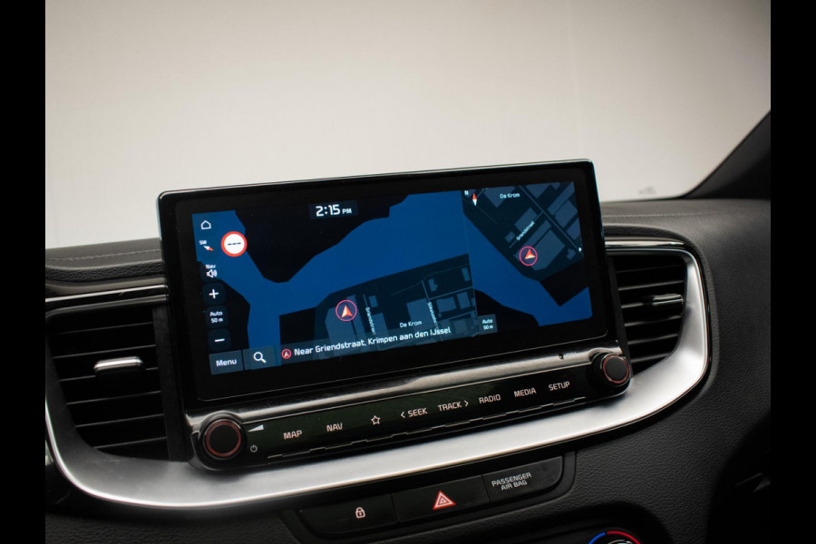 Kia ProCeed 1.4 T-GDI GT-PlusLine (PANORAMADAK,APPLE CARPLAY,XENON,STOELVERWARMING,SPORTSTOELEN,CAMERA,DODEHOEK,PDC,NETTESTAAT)