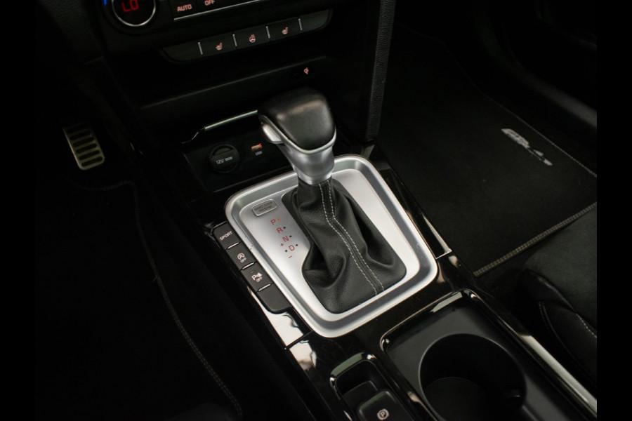 Kia ProCeed 1.4 T-GDI GT-PlusLine (PANORAMADAK,APPLE CARPLAY,XENON,STOELVERWARMING,SPORTSTOELEN,CAMERA,DODEHOEK,PDC,NETTESTAAT)
